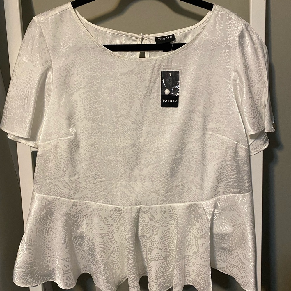 White torrid blouse NWT, size 0